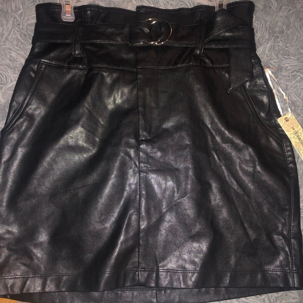Iris_basic Black faux leather skirt with belt NWT